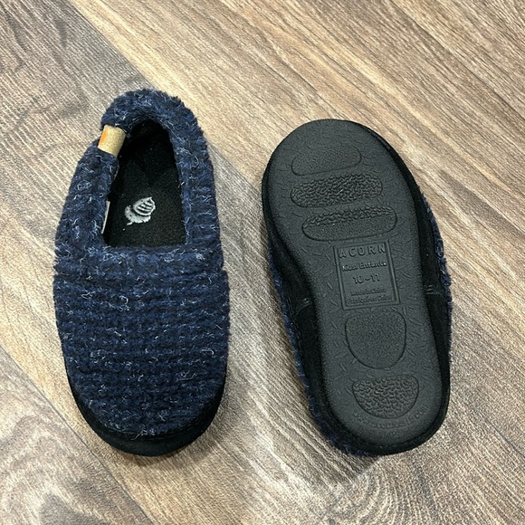 Unisex-Kid's Moccasin Slipper- size 10/11 - Picture 3 of 4